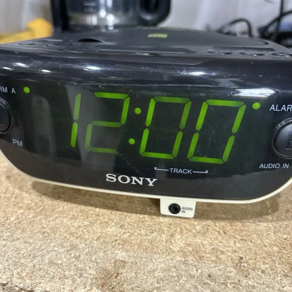 Sony Dream Machine CD Player Alarm Clock AM/FM Radio ICF-CD815 Tested Works